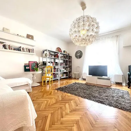 Good Ambiance, Arty Center Apartman