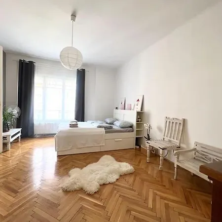 Good Ambiance, Arty Center Apartment
